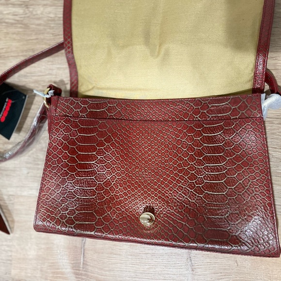 NEW HOBO International Red Croc Embossed Crossbody - Picture 4 of 10